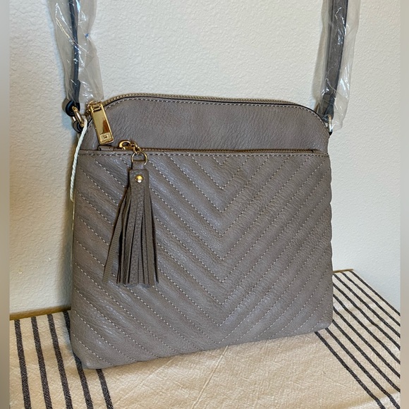 NWT Alyssa vegan crossbody purse with tassel - Picture 6 of 16